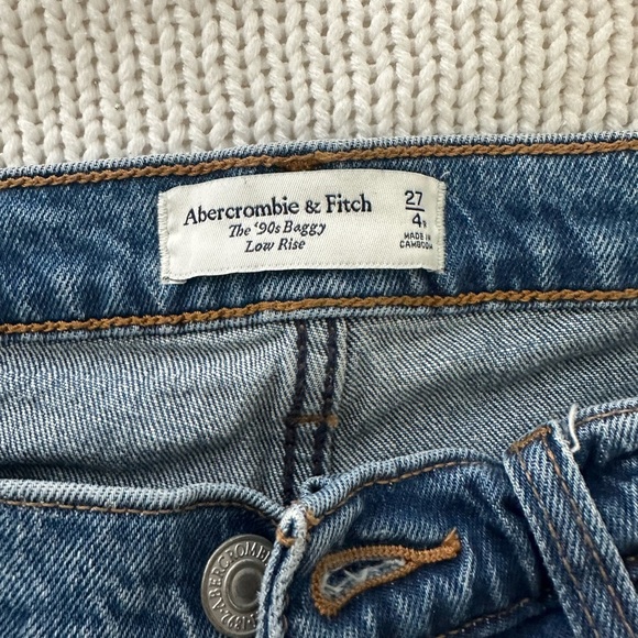Abercrombie 90’s Baggy Low Rise Jeans in Dark Destroy Wash Size 27/4R - Picture 8 of 10
